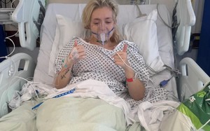 Nữ nhân viên kinh doanh mắc ung thư phổi ở tuổi 21, cầu xin mọi người: “Đừng mắc sai lầm giống tôi”