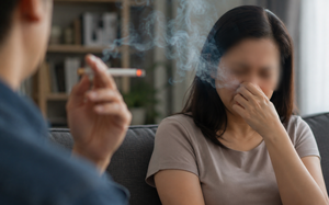 Vợ ung thư phổi di căn, chồng day dứt vì thói quen hút thuốc suốt 30 năm