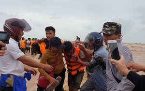 Bộ Quốc phòng điều trực thăng tham gia cứu nạn thuyền viên tàu mắc cạn