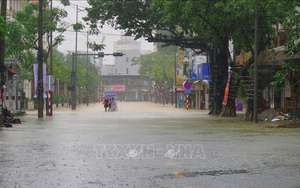 Bão số 6 trên đất liền các tỉnh Quảng Nam, Quảng Ngãi suy yếu thành áp thấp nhiệt đới