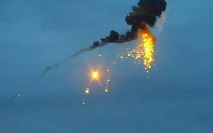 Hai máy bay Azerbaijan cháy như cầu lửa, rơi xuống đất sau khi trúng đạn
