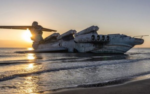 Hình ảnh “thủy quái” 400 tấn mang được tên lửa siêu thanh trên bờ biển Nga