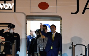 Hình ảnh Thủ tướng Suga Yoshihide và đoàn cấp cao Nhật Bản đến Nội Bài