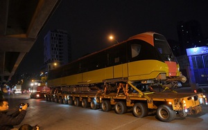 Đoàn tàu metro Nhổn - ga Hà Nội về Depot Nhổn trong đêm