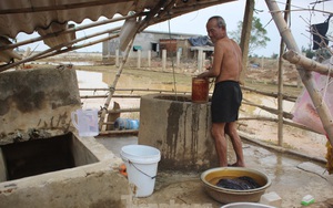 12 ngày không điện, không nước và không cơm của xóm nghèo bị cô lập trong lũ