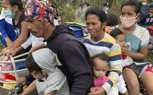 Bão Molave càn quét Philippines, hướng đến Việt Nam