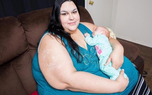 Người phụ nữ béo nhất thế giới sinh con vỏn vẹn 2 kg, quyết tâm giảm cân để bên con lâu dài