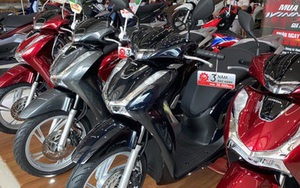 Xe máy lại giảm giá