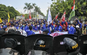 Biểu tình chống dự luật mới tại Indonesia: 9.000 nhân viên an ninh bảo vệ dinh Tổng thống