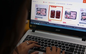 Nhộn nhịp mua bán hàng tươi sống trên chợ mạng