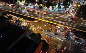 Cầu vượt 'trăm tỷ' và những nút giao thông nhiều tầng Hà Nội nhìn về đêm