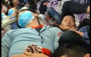 [Clip] Xe giường nằm 44 chỗ nhồi khách kín cả đường luồn xe, 3-4 người/giường, lưu thông qua hàng loạt tỉnh thành