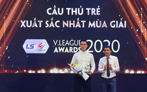 Bùi Hoàng Việt Anh giành giải Cầu thủ trẻ xuất sắc nhất mùa giải 2020