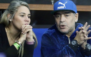 Tình cũ tai tiếng của Maradona bật khóc vì bị cấm vào lễ viếng