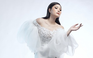 Ca sĩ Nguyễn Hồng Nhung khoe vai trần quyến rũ
