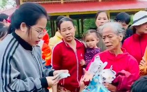 Sự thật đằng sau chuyện vợ giấu chồng rút 1,5 tỷ cứu trợ miền Trung