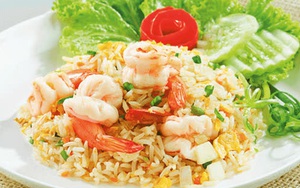 Bí quyết rang cơm hải sản giòn ngon hấp dẫn, không hề khô cứng