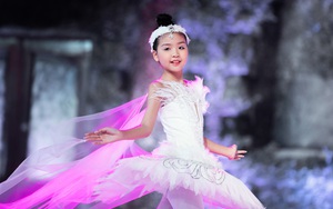 Mẫu nhí Minh Anh múa ballet trên sàn runway