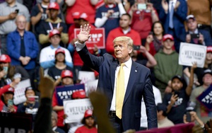 Có bằng chứng 1.500 phiếu "người chết", hơn 42.000 người bầu nhiều lần: Ông Trump lật ngược thế cờ ở Nevada?