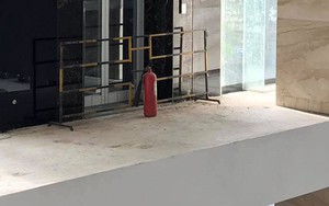 Vụ rơi từ tầng 2 sau khi bước ra từ thang máy: Choáng trước thiết kế khó tin của chủ đầu tư