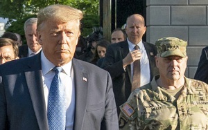 Chủ tịch Hội đồng tham mưu trưởng Liên quân Mỹ xin lỗi vì chụp ảnh cùng ông Trump trước nhà thờ