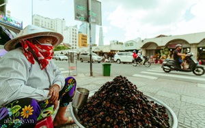 Hàng ốc xào kỳ lạ nhất Sài Gòn chỉ bán 1 món suốt 2 đời, giá tận 120k/lon ốc "toàn nhà giàu hay giới sành ăn mới dám mua" ship thẳng luôn sang Mỹ