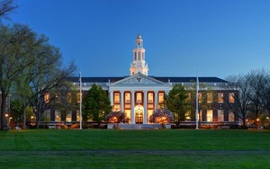 Được khuyên đến thư viện lúc 4h30 sáng, người đàn ông phát hiện "bí mật lớn" của trường đại học Harvard