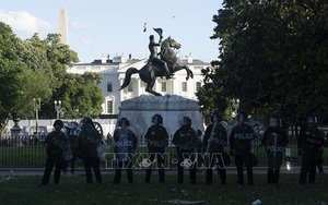 Mỹ: Người biểu tình kéo đổ tượng Tướng Albert Pike ở thủ đô Washington