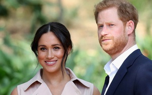 Rời hoàng gia, nhà Meghan Markle vẫn ngang nhiên sử dụng hình ảnh vương miện khiến dư luận phẫn nộ