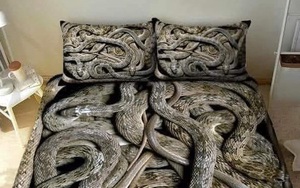 Bộ khăn trải giường thử thách mọi giấc ngủ nhất của năm với hình ảnh bầy trăn bò chật kín khiến nhiều người chỉ muốn ngất lịm cả tuần chưa tỉnh
