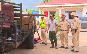 Nam thanh niên chở gỗ lậu chèn ép xe đặc chủng, cảnh sát nổ súng trấn áp, khống chế đối tượng