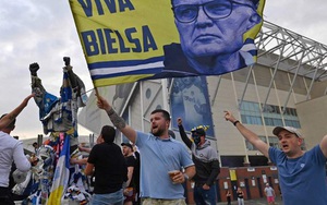 Leeds United thăng hạng, 580 nhân viên được thưởng đậm