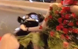 Sau cô gái quệt trộm bánh kem, lại xuất hiện thánh "nhổ trộm hoa" ngay ngoài đường khiến dân tình phẫn nộ