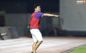 Ngoại binh nhập tịch phàn nàn trọng tài V.League: "Đây không phải là bóng đá"