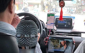 Bác tài lái taxi "chịu chơi" nhất năm: Sắm hẳn mic karaoke, dàn loa 30 triệu lắp trên xe chỉ để... hát cho vui
