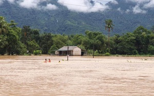 ẢNH: Các lực lượng chức năng Hà Giang tập trung khắc phục hậu quả mưa lũ