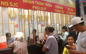Giá vàng vượt mốc 53 triệu đồng/lượng, nhiều người bán ra chốt lời