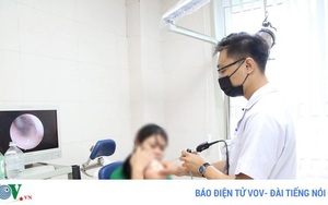 Nhỏ nhầm thuốc tẩy nốt ruồi vào mũi, bé trai 5 tuổi phải đi cấp cứu