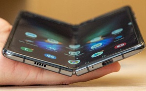 Hy vọng Samsung sẽ giảm giá smartphone màn hình gập của mình ư? Thôi đừng chiêm bao!