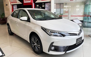 Đón bản mới, Toyota Corolla Altis dọn hàng tồn giảm giá thấp kỷ lục, còn từ 590 triệu đồng