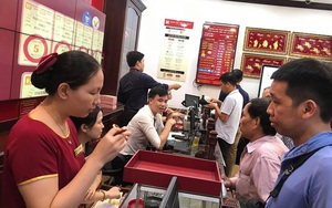 Giá vàng sát mốc 55 triệu đồng/lượng: Rủi ro cao nếu đầu cơ