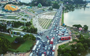 [Ảnh] Kẹt xe, ùn tắc khắp nơi ở Đà Lạt dịp cuối tuần