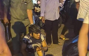 Giật iPhone 11 Pormax của cô gái, 2 kẻ cướp bị bắt sau va chạm xe máy ở Sài Gòn