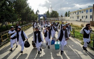 Afghanistan thả 400 tù nhân Taliban để khởi động hòa đàm
