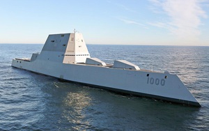 Tàu USS Zumwalt 'so găng' cùng Peter Đại đế, mèo nào cắn mỉu nào?