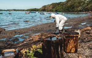 Hàng nghìn tấn dầu đổ ra biển, “thiên đường du lịch” Mauritius kêu cứu