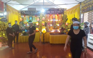 Căng rạp đám cưới, 2 bố con chú rể bị điện giật tử vong