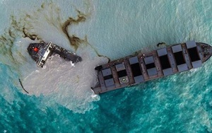 Tàu chở dầu Nhật Bản vỡ đôi trên biển Mauritius