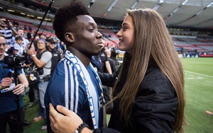 Alphonso Davies: Kẻ khiến Barcelona hoảng loạn và mối tình hiếm có làng túc cầu