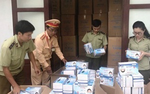 Quảng Bình: Bắt quả tang xe tải chở 1 triệu khẩu trang y tế lậu